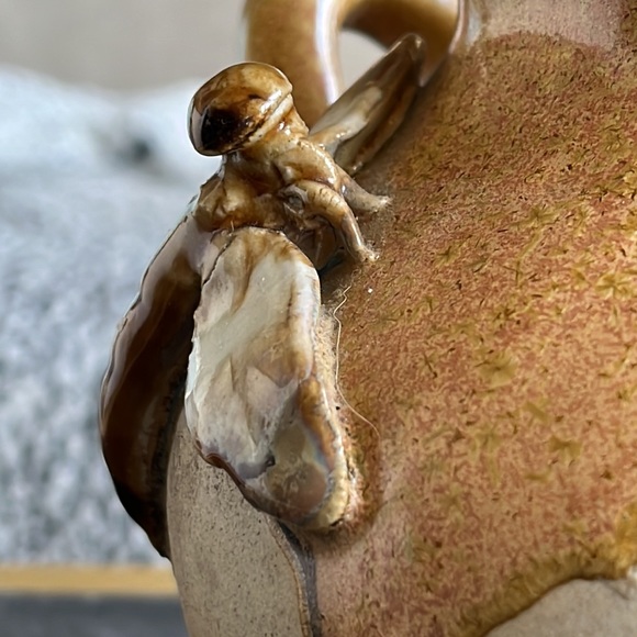 Earthenware pot with dragonfly detail marked 25 - Picture 7 of 9